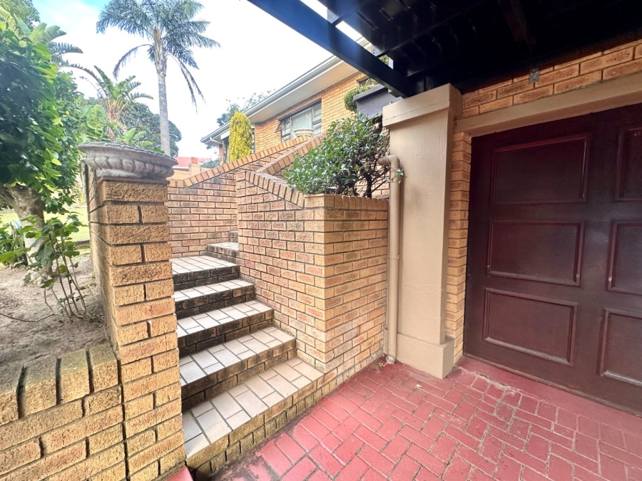 4 Bedroom Property for Sale in Glen Barrie Western Cape
